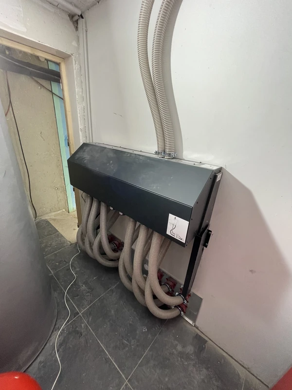 Installation d’une chaudière à granulés dans un chalet à La Joue du Loup, vue 3